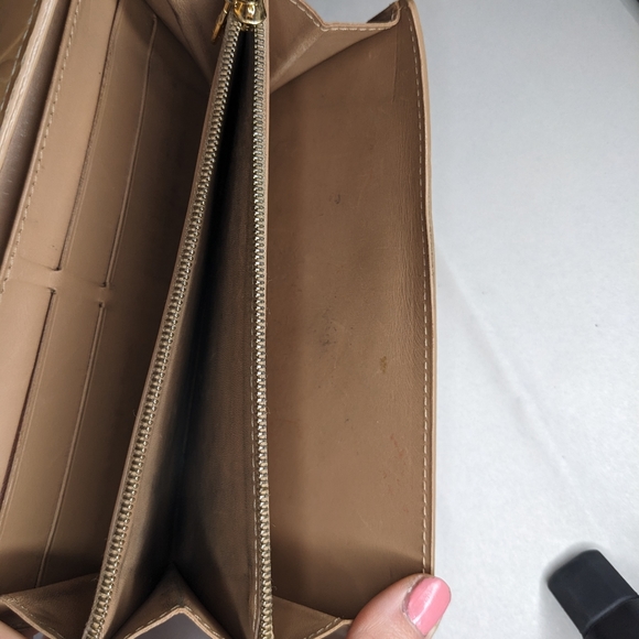 Authentic Louis Vuitton Noisette monogram Vernis Sarah wallet - Picture 7 of 16